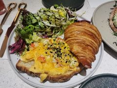 可颂配鲜虾滑蛋-Toris(LuOne凯德晶萃广场店)