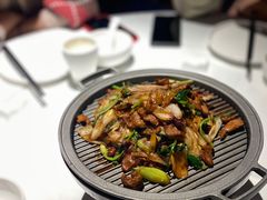 经典葱爆小羔羊肉-悦融·京鲁菜·露台花园(安定门店)