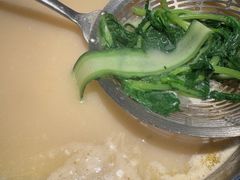 -尚尚仙·酸汤猪手·猪肚鸡火锅(华联万柳购物中心店)