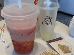 -喜茶(迪士尼小镇·平行宇宙店)