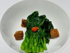 清炒芥兰苗配自家猪油渣-程府宴(南长街四合院店)