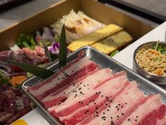 -山野的朋友露营炭火烤肉