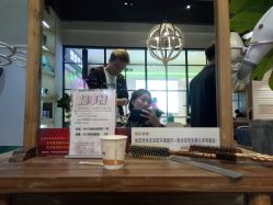 -发泽造型·烫发染发