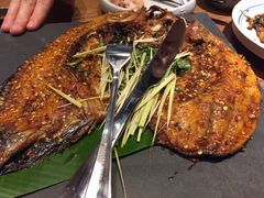 烤罗非鱼-云海肴·汽锅鸡·云南代表菜(天山百盛优客店)
