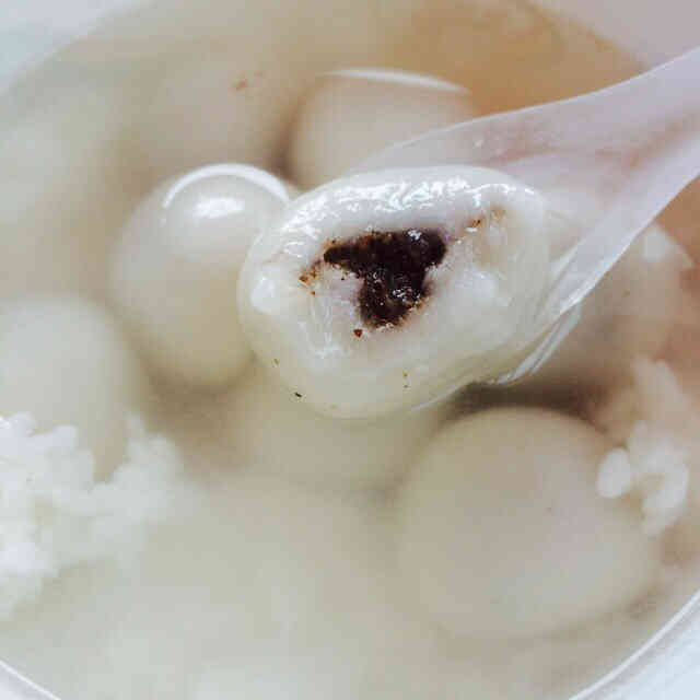 打分 二七路吃了一圈,到这家已经快撑吐了 吃了毕节汤圆,汤圆皮有点厚