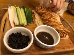 煎饼卷大葱-台儿庄一绝运河鱼馆枣庄辣子鸡(古城西门店)