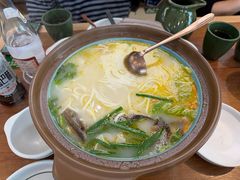 鸡汤捞米线-云海肴·汽锅鸡·云南菜(祥云小镇店)