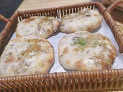 梅干菜鲜肉小烤饼-爬山街·衢州烤饼小卖铺(高新万达店)