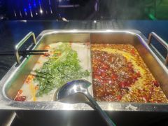 鸳鸯招牌麻辣拼特色人参猪肚鸡-大隐·成都火锅Bistro(合生麒麟新天地店)