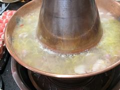 -果松木炭酸菜铜火锅·外婆参鸡汤