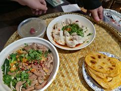 -爆炸头阿姨小四川正宗川味小吃(无任何分店)
