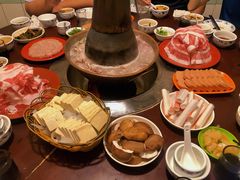 -洞庭洲·防空洞火锅·铜锅涮肉·烧烤(新百广场店)