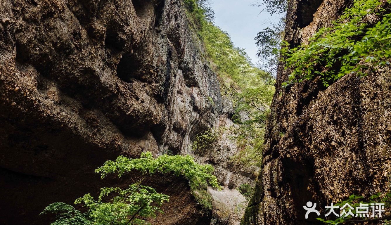 安徽旅遊|皖西大裂谷,感受夾縫中生存