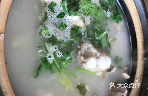 Braised Pork Rib with Yam in Clay Pot