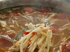 -黄利砖万峰林布依特色酸笋牛肉馆