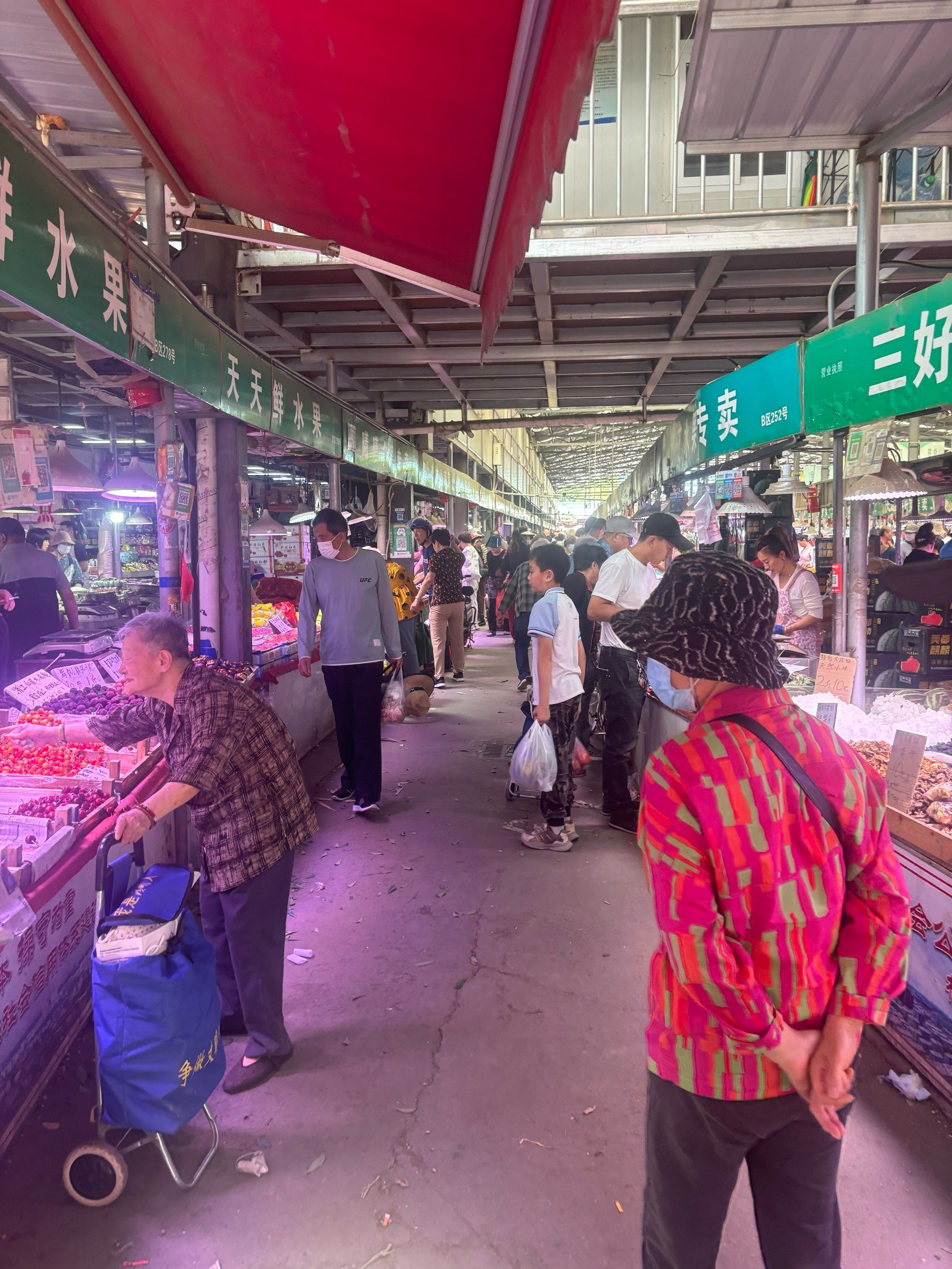 老娘家附近的大菜市场,超级大的早市!