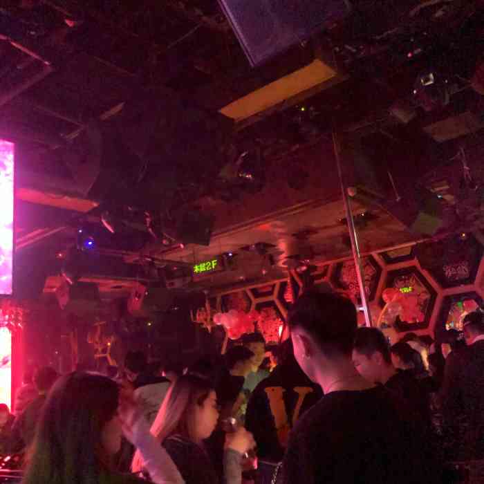 魅力四射酒吧(解放西路店)-"真的只是一般,演艺吧气氛还好.