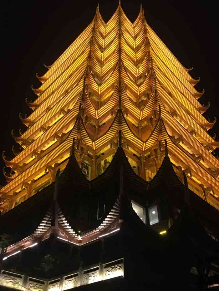 今天正好周末有幸带小朋友到眉山游玩远景楼作为眉山的地标性建筑不得