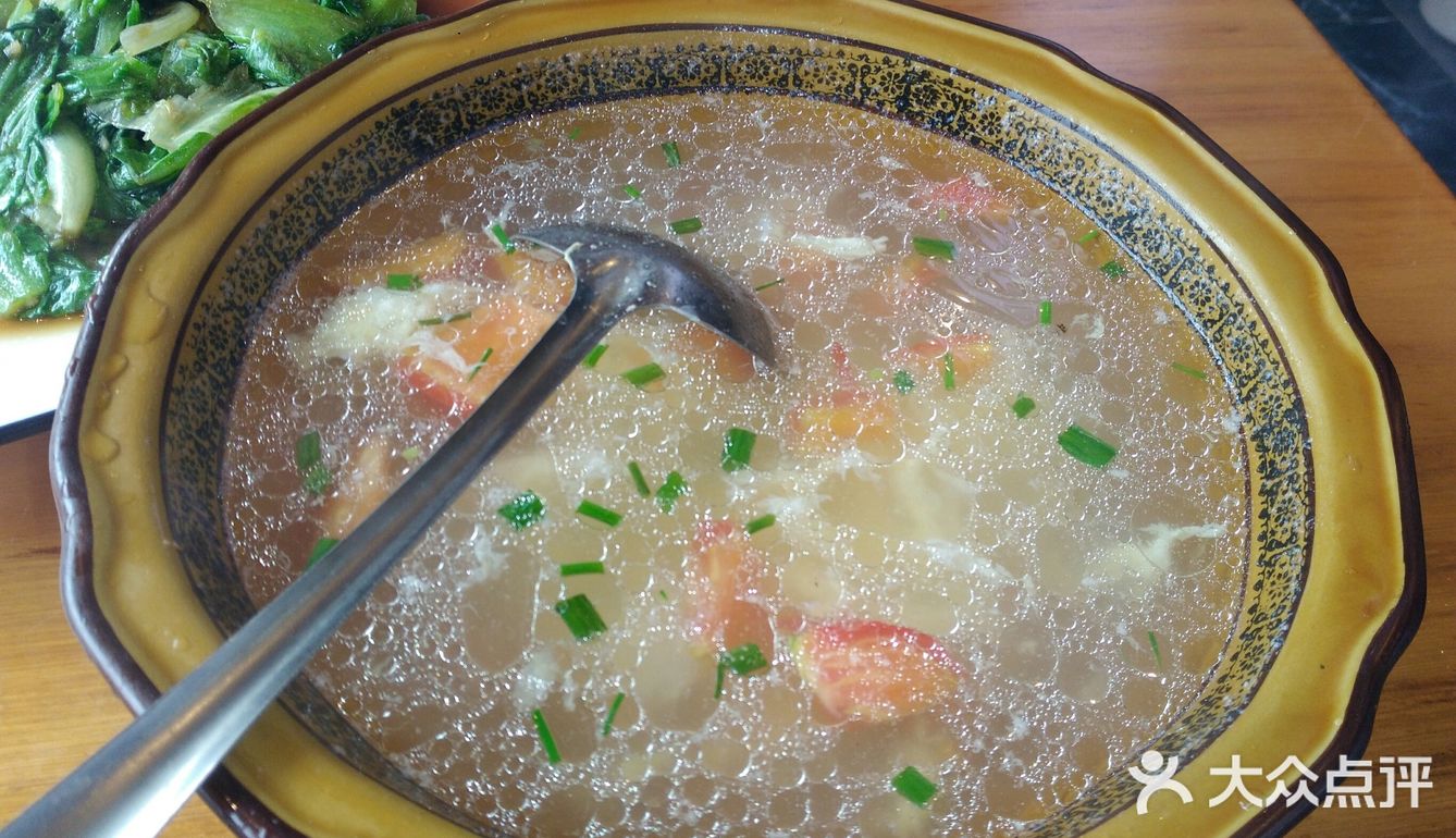 算是餐饮集中的，再有几家香烛店