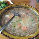 算是餐饮集中的，再有几家香烛店