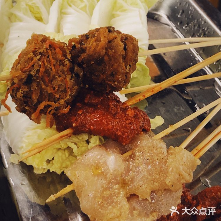 神奇的山上深夜食堂感～看见那种老摊儿就觉得高兴～而且
