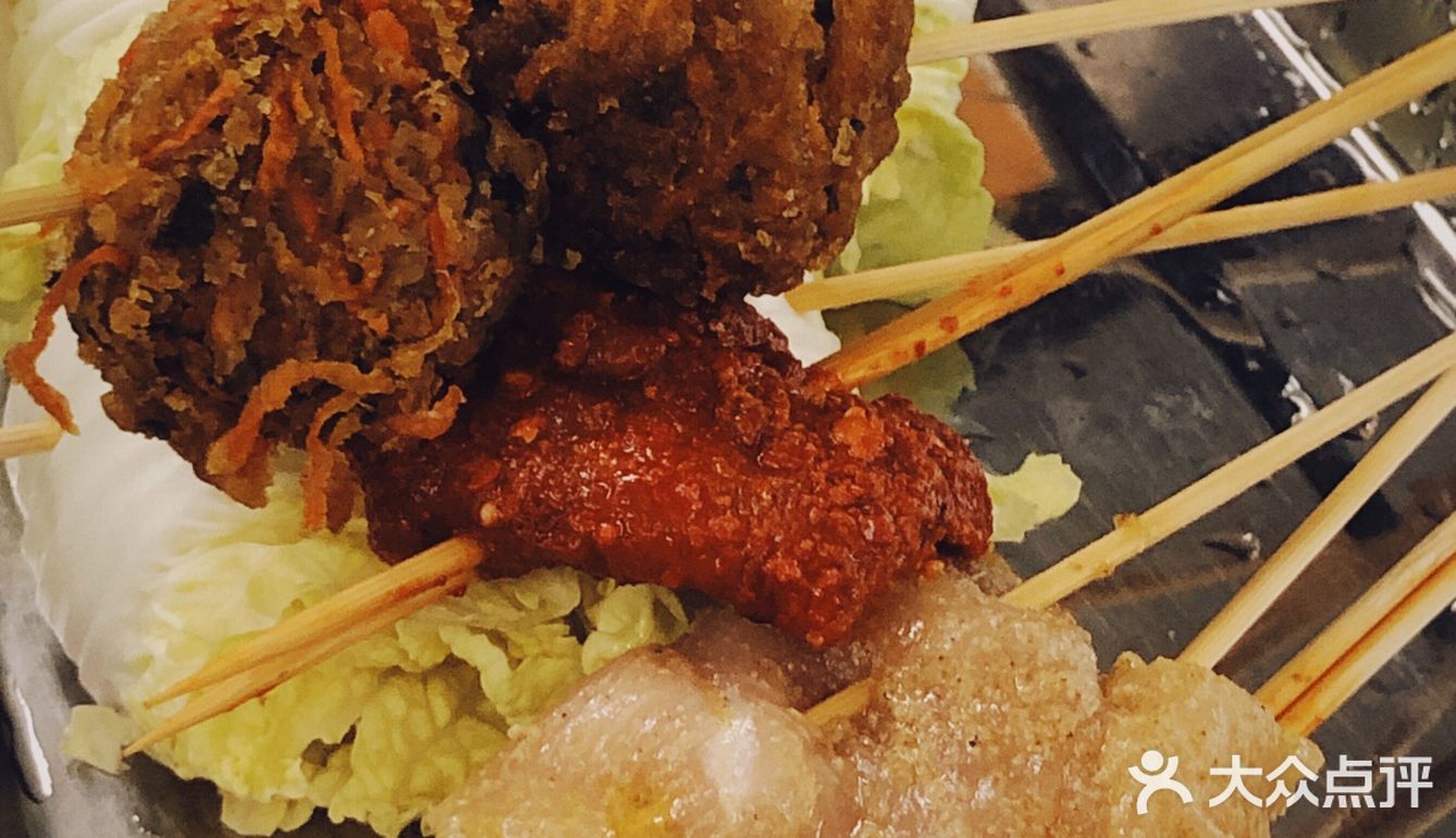 神奇的山上深夜食堂感～看见那种老摊儿就觉得高兴～而且