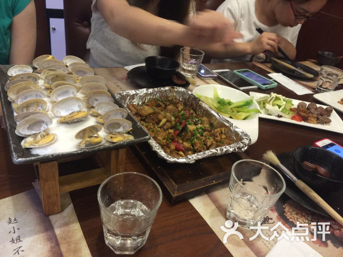 赵小姐不等位(木头人店)