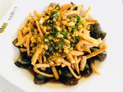-张大师鸭爪爪特色干锅(南湖店)