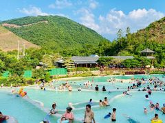 -十万大山布透温泉