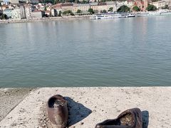 -多瑙河畔鞋履雕塑