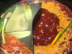 -两三事小郡肝串串香火锅(桂庙店)