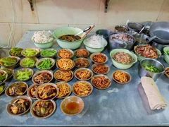 -董哥山城碗碗香(美专校街店)