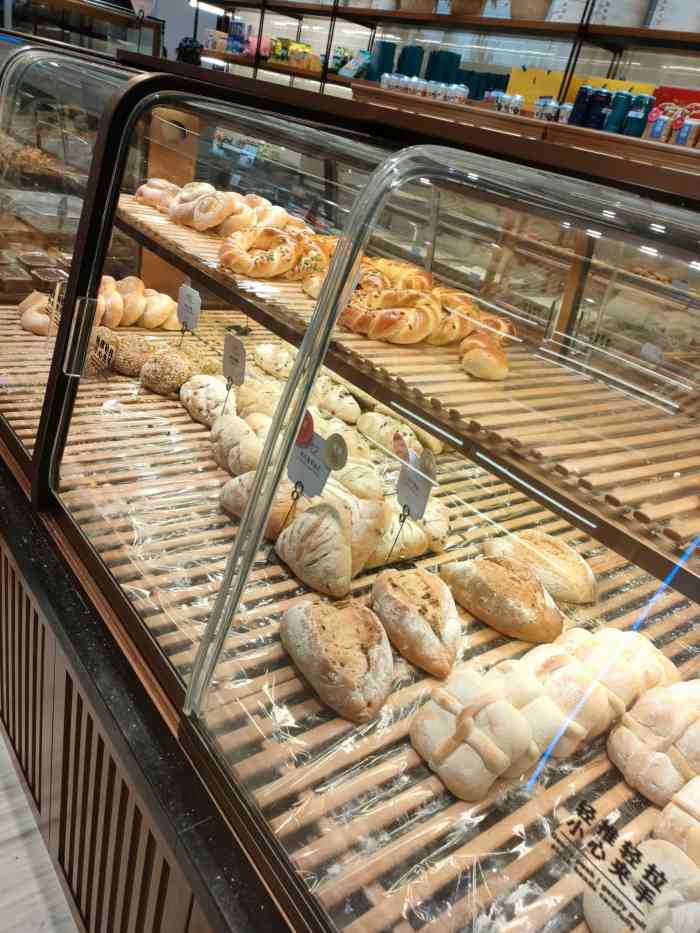 鲜鲜坊(国际大厦店)-"环境不错,有时人很多,去晚了就没有想要的.