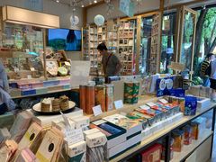 零售区-猫的天空之城概念书店(束河店)