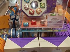 -VENCHI 闻绮(上海佛罗伦萨小镇店)