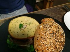 -HIGH FIVE哈福手工汉堡(桂林路店)