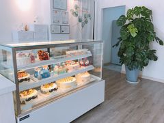 面包甜点陈列柜-拾光里·Cake 私人订制蛋糕甜品台