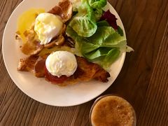 班尼迪克蛋-Common Table · Brunch & Coffee