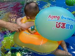 -蓝鲸奇亲子游泳俱乐部