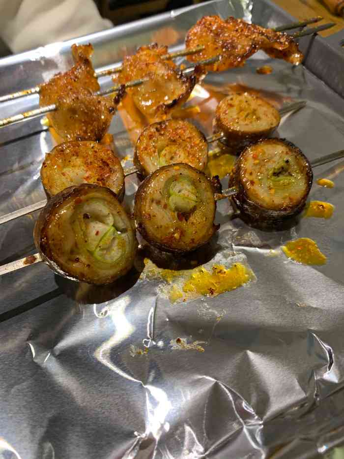 「烤葱肠」肥肠里面塞大葱一起烤."-大众点评移动版