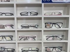 -诺柯视眼镜-蔡司依视路官方工厂店(淞南一店)