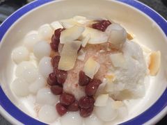 白雪冰汤圆-老甘家小龙虾江湖菜(邦兴花园店)