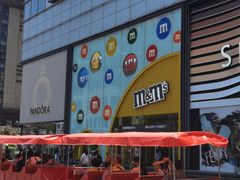 -m豆巧克力世界(上海世茂广场店)