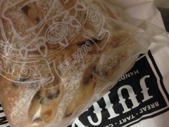 三角芝士包-Juicy Bakery(大学路店)