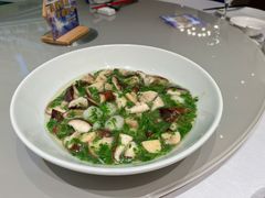 荠菜烩双菇-红城阁·上海味道(四平路店)