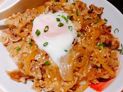洋葱烧牛肉饭-初居食屋日式料理(万象城购物中心店)