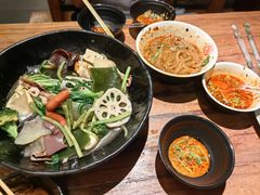 -万记麻辣烫国展总店