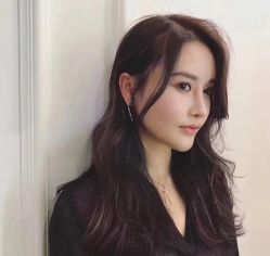 -变画·发型STUDIO