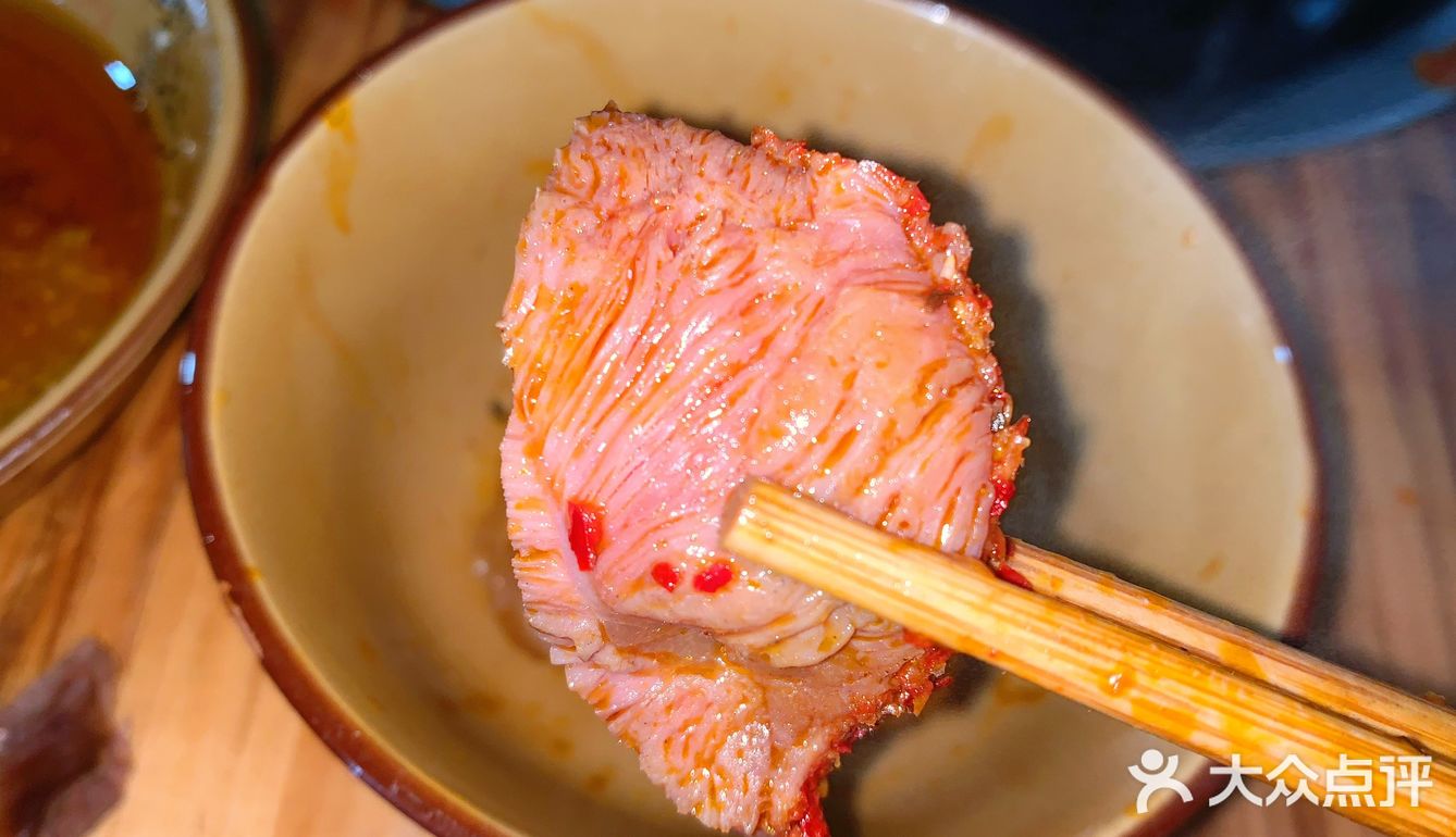 被资深吃货带来吃的一家藏在塔坪老居民楼下的串串店🍢[吐]