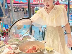 -刘姐啤酒鱼民族演艺餐厅(西街总店)